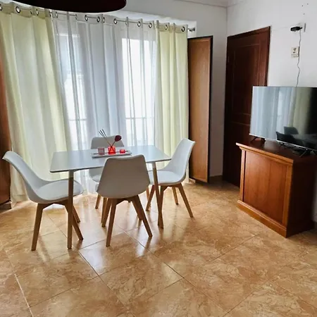 Swordfish Tiny House בית נופש *